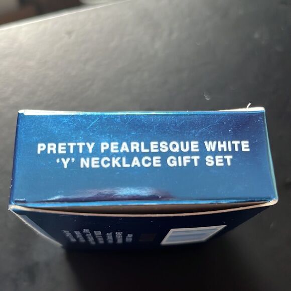 AVON Pretty Pearlesque White ‘Y’ Necklace With Leverback Tear Drop Earrings Set - Picture 7 of 8